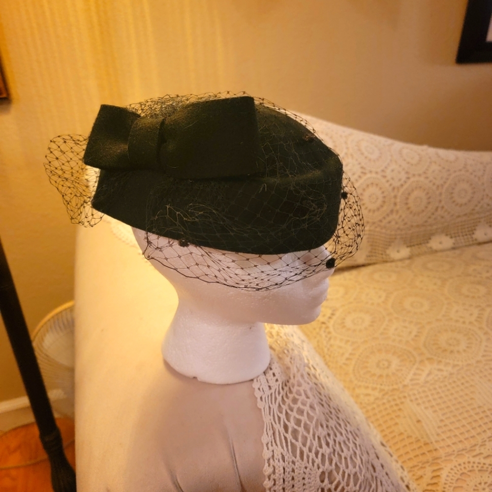 Black pill box hat
